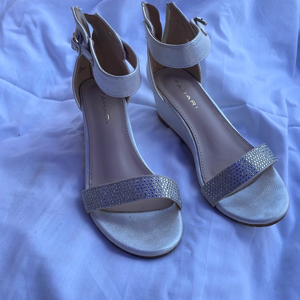 Tahari girl size 1 dress shoe sandal